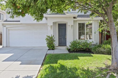 2689 Almanor Dr, Tracy, CA 95304-5812