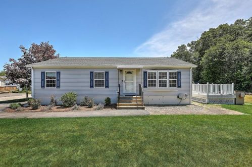 34 Blackbird Ct, Tiverton, RI 02878-5606