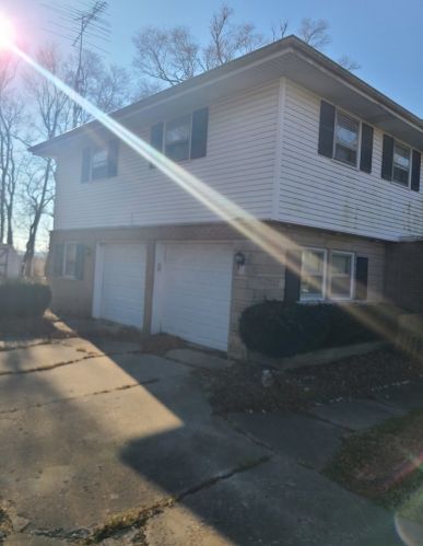7432 Baseline Rd, Saint Anne, IL 60964-5185