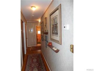 56 Stonehedge Dr, Greenwich CT  06831-0032 exterior