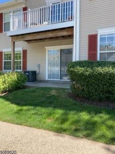 55 Waugh Ct, Bridgewater, NJ 08807-2598