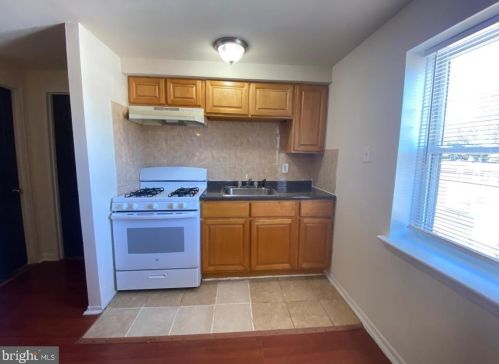 4250 Broad St, Philadelphia PA  19140-1935 exterior