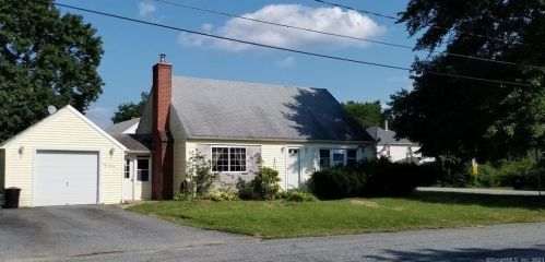30 Cross St, Killingly, CT 06239-1711