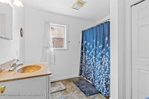 1317 Washington Ave, Tinton Falls NJ 07701-5760 exterior