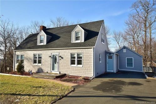 26 Elizabeth St, Ellington CT  06029-4123 exterior