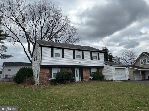 30 Peachfield Ln, Willingboro, NJ 08046-2617