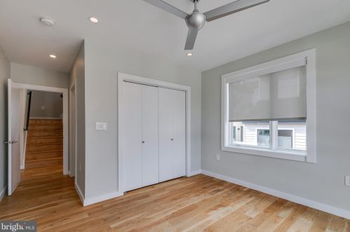 720 4 St, Philadelphia PA 19147-3127 exterior