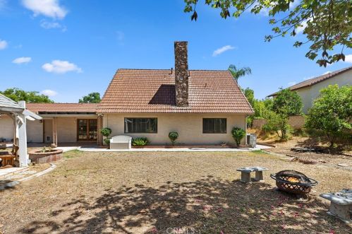 2662 Sovereign Way, Riverside CA  92506-5120 exterior