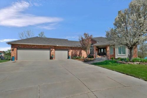 2322 Timbercreek Ct, Wichita, KS 67204-2563
