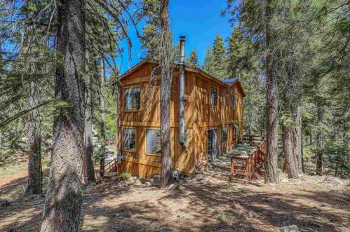 11782 Silverfir Cir, Truckee CA  96161-3216 exterior