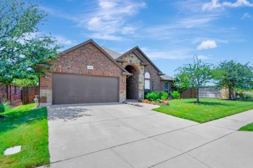 2000 Mountain Hawk Dr, Fort Worth, TX 76177-7008