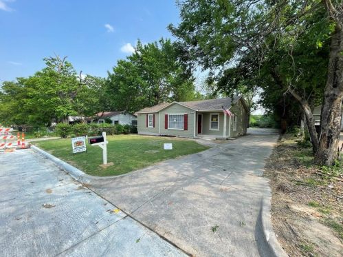 3800 Knox St, Fort Worth TX  76119-4819 exterior