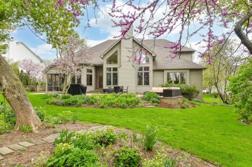 735 Ridgelawn Trl, Batavia IL  60510-8699 exterior