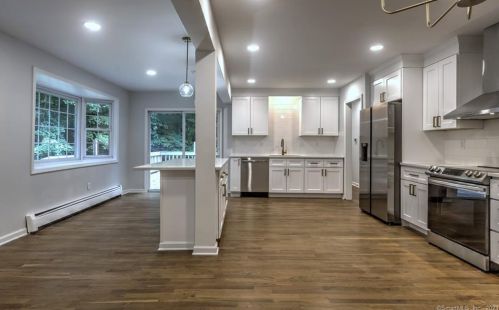 34 Brookwood Ln, Huntington CT  06484-2051 exterior