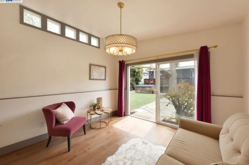 220 Stoakes Ave, San Leandro CA 94577-1734 exterior