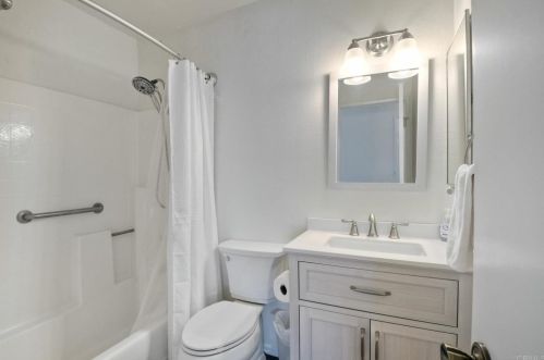 5385 Gooseberry Way, Oceanside CA  92057-4633 exterior