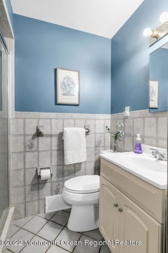 13 Jefferson St, Tinton Falls NJ 07701-5751 exterior