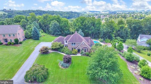 1035 Canter Ct, Harrisburg, PA 17111-4885