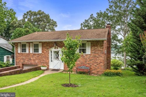 68 Riverside Dr, Severna Park, MD 21146-3404