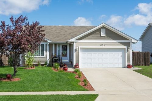 625 Prairie Park Ln, Waukee, IA 50263-8412