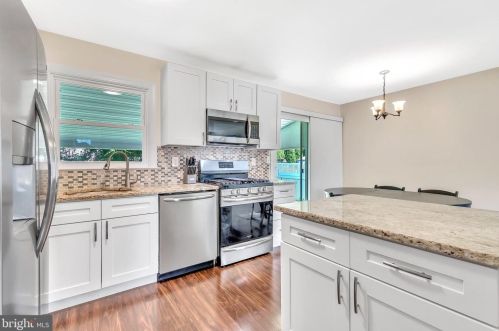 25 Amsterdam Rd, Trenton NJ 08620-1902 exterior