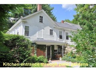 20 Thornton St, Derry, NH 03038-1630