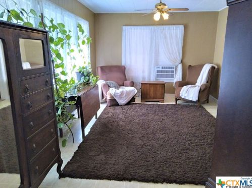 303 Depot, Novohrad, TX 77975-4858