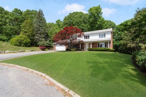 10 Gesmondi Dr, Providence, RI 02919-4702