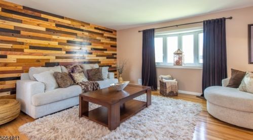 18 Arthur Ter, Hackettstown, NJ 07840-2314