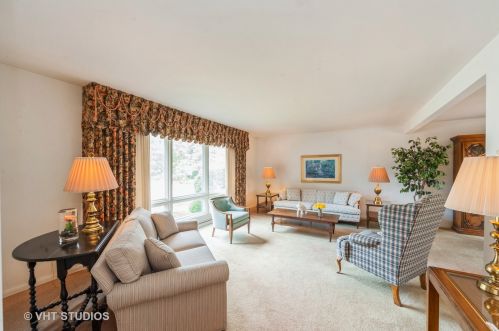 821 Castlewood Ln, Bannockburn IL  60015-2605 exterior