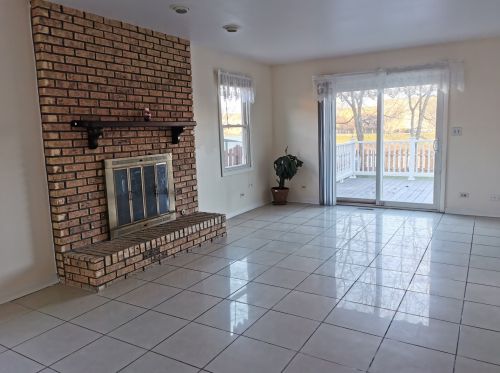 865 Boone Dr, Carol Stream IL  60188-9304 exterior