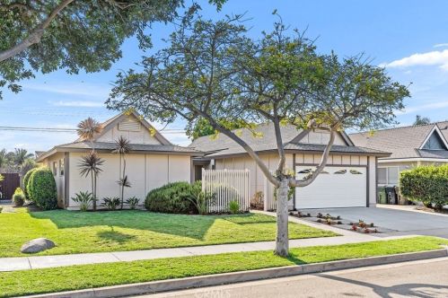 15921 Dundalk Ln, Huntington Beach, CA 92647-3121