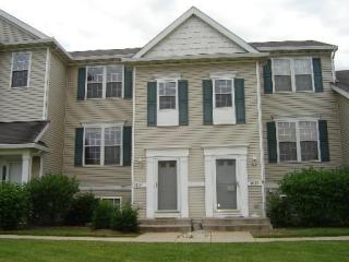 3057 Woodside Dr, Joliet, IL 60431-8830