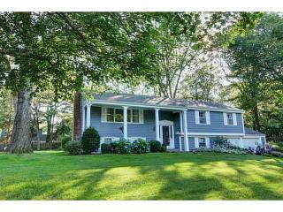 20 Robbins Dr, Barrington, RI 02806-2612