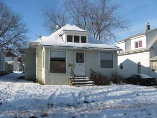 122 6th St, Silvis, IL 61282-1137
