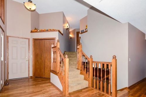 420 Hardwood Ln, Saint Paul, MN 55115-1577