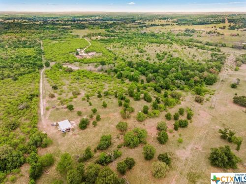 676 Coastal Ln, Stairtown, TX 78648-4526