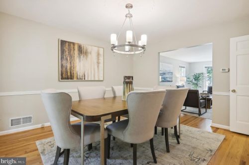 1221 Pinecrest Cir, Silver Spring MD 20910-1626 exterior