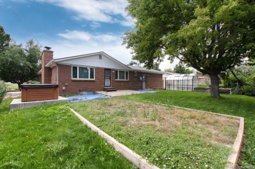 2305 Holly Pl, Denver CO 80222-6218 exterior