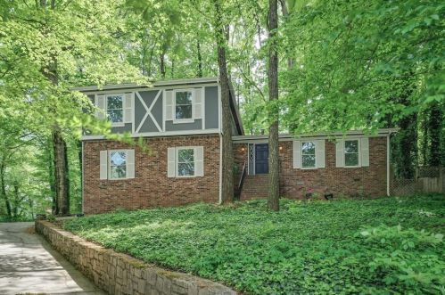 2725 Briarlake Rd, Atlanta, GA 30345-3652