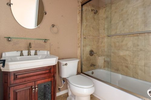 8450 Tamarind Ln, Riverside CA  92509-5180 exterior