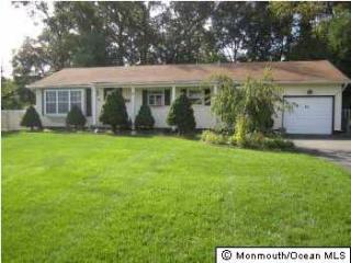 13 Villanova Dr, Millstone Township, NJ 07726-3513