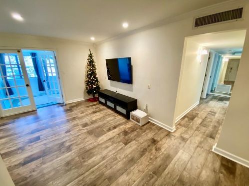 53 La Rue Pl, Atlanta, GA 30327-4068