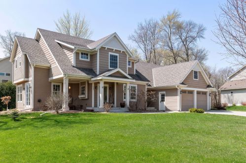 1707 Oakpointe Dr, Minnetrista, MN 55387