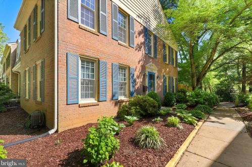 11921 Travistock Ct, Herndon, VA 20191-2729