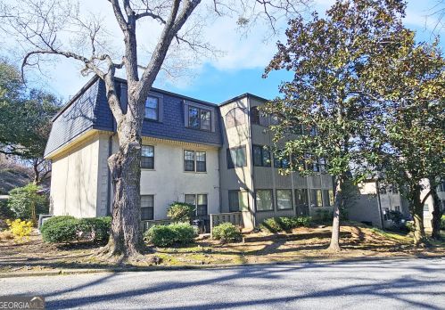 83 Montre Sq, Atlanta GA  30327-4046 exterior