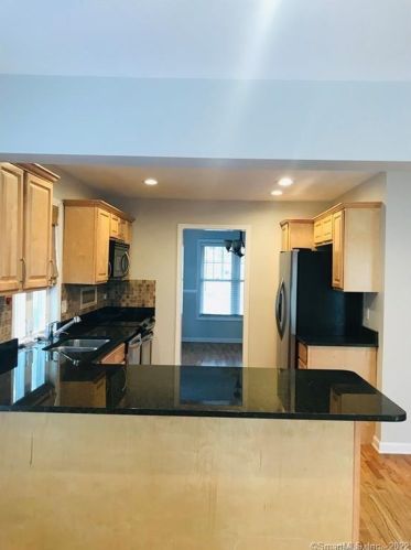 9 Birch St, Huntington CT  06484-3930 exterior