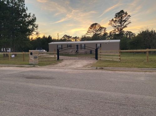 125 Alum Creek Dr, Hills, TX 78659-4840