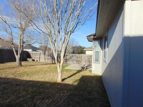 208 Discovery, Uhland TX  78640-5491 exterior