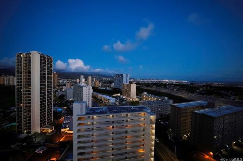 909 Ala Nanala St, Honolulu HI  96818-2951 exterior